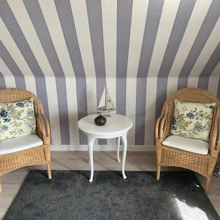 Homestay Henne Strand Bed And Breakfast